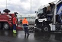 Schwerer LKW VU PKlemm A 4 Rich Olpe auf der Rodenkirchener Bruecke P390